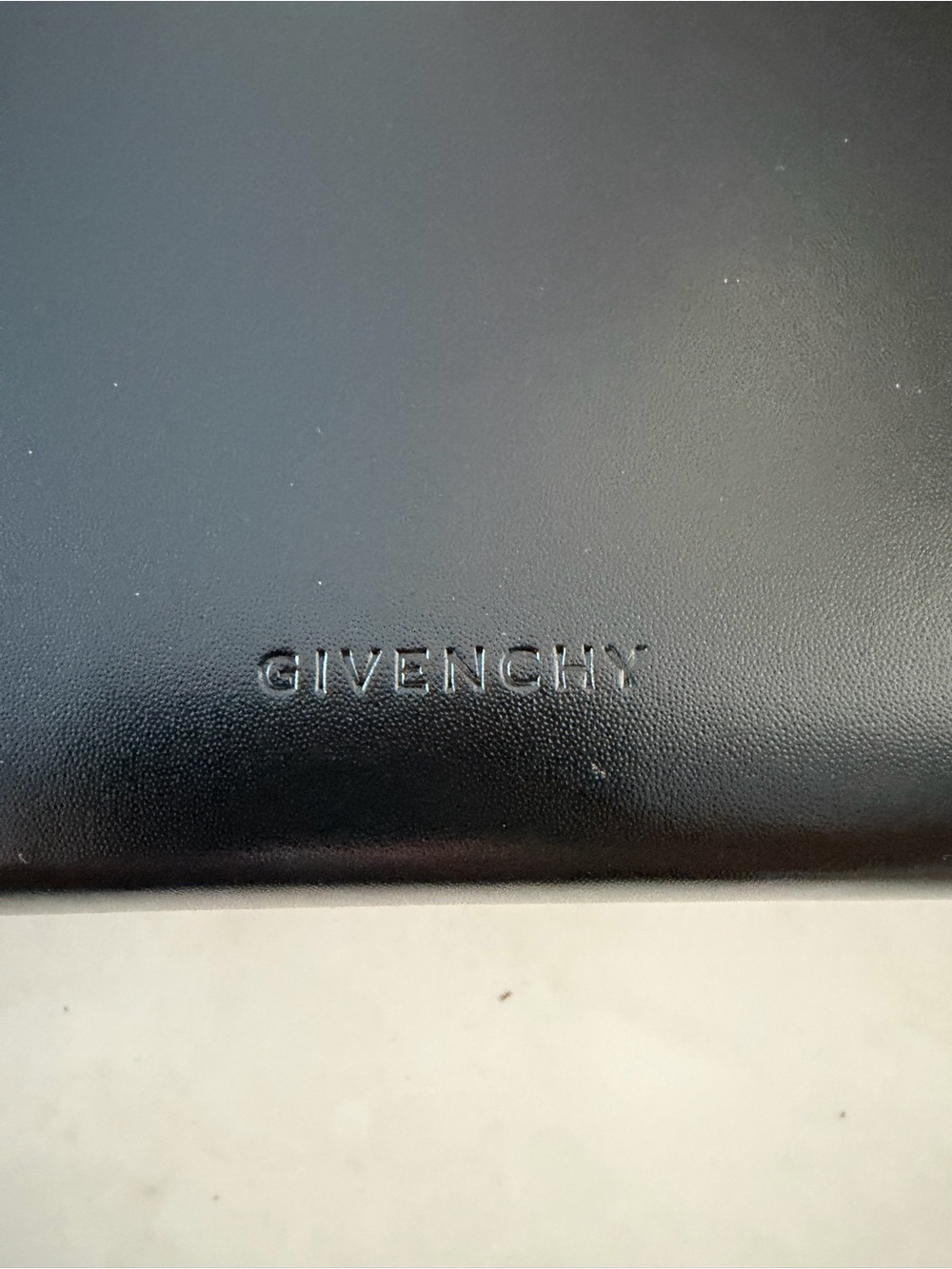 Givenchy wallet on a chain - Picture 4 of 8